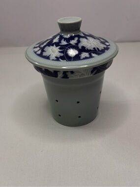 Blue and White Porcelain Tea Infuser Lid